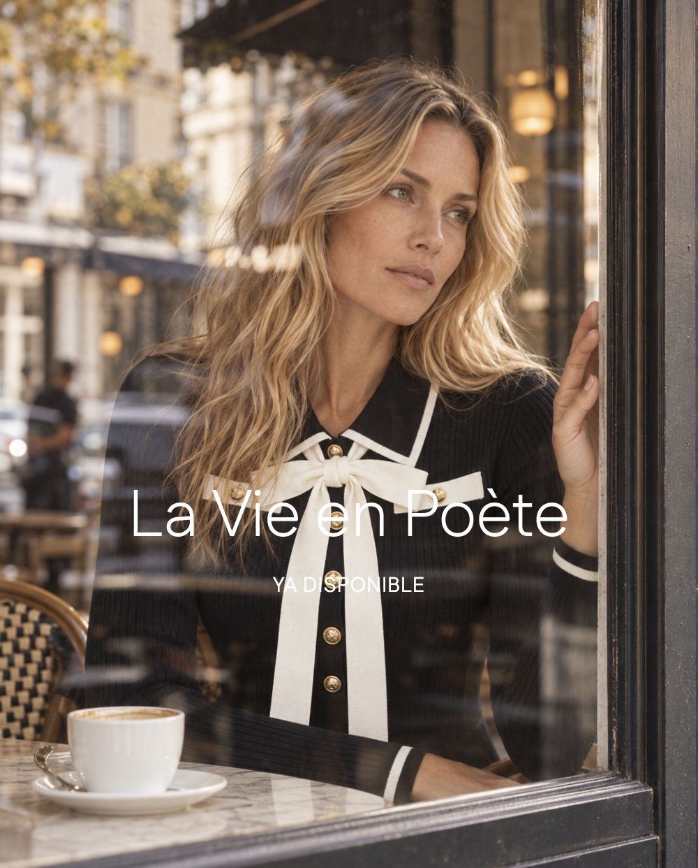 La Vie en Poète · Ya disponible. Modelo junto al cristal.